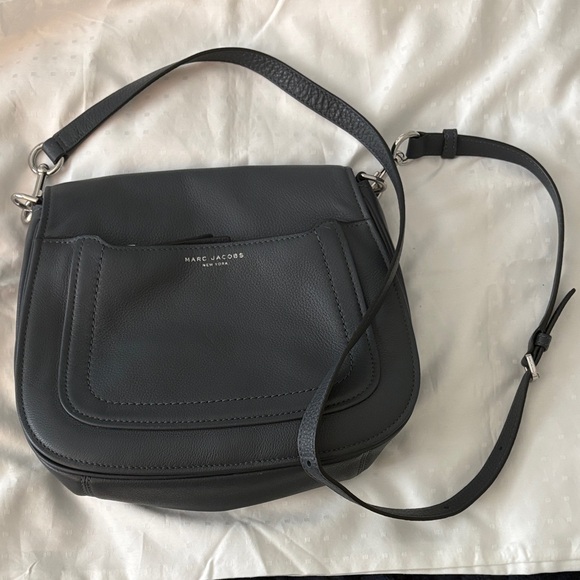 Marc Jacobs Handbags - Marc Jacobs Crossbody Bag (EUC)